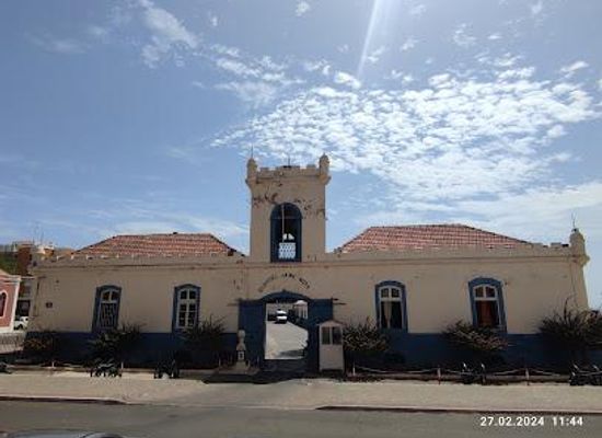 cabo-verde/praia/landmark/quartel-jaime-mota