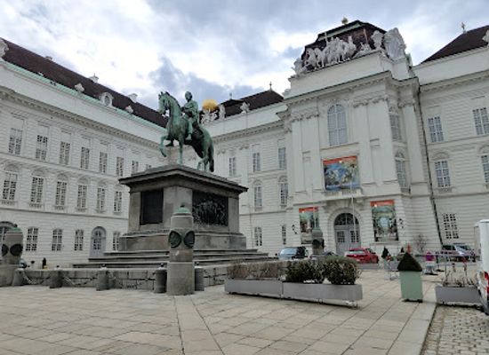 austria/weinviertel/landmark/hofburg