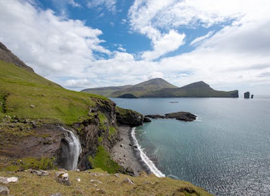 faroe-islands/vagar/landmark/skarosafossur