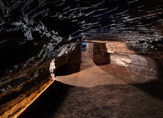 iceland/the-highlands/landmark/caves-of-hella