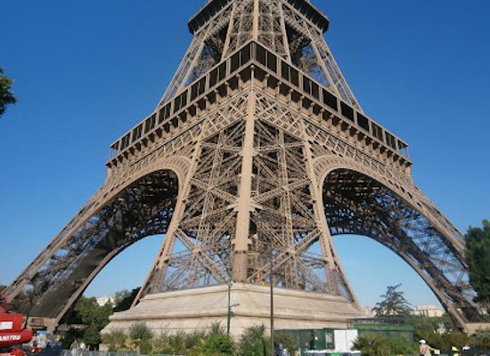 france/paris/landmark/statue-of-liberty-paris