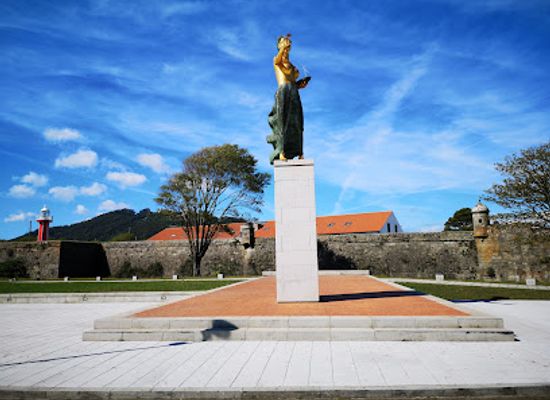 portugal/viana-do-castelo/landmark/estatua-a-mulher-vianesa