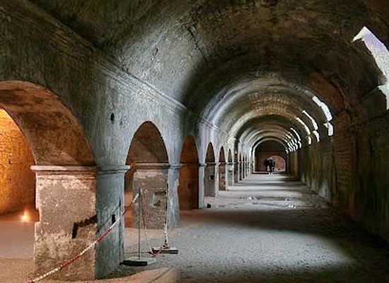 france/languedoc/landmark/cryptoportiques-d-arles