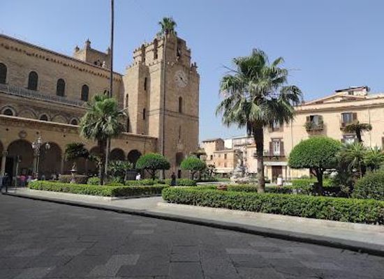 italy/palermo/landmark/piazza-vittorio-emanuele