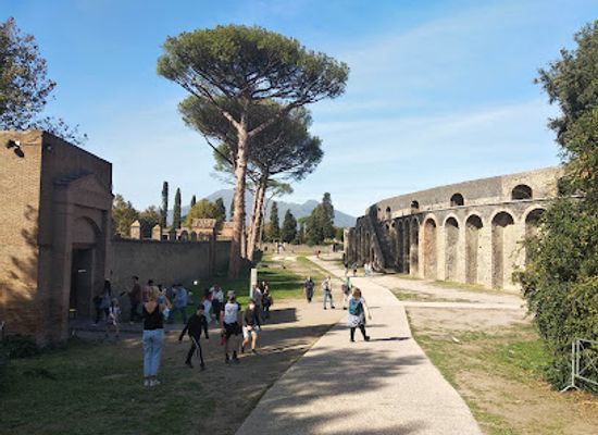 italy/pompeii/landmark/amphitheatre-of-pompeii