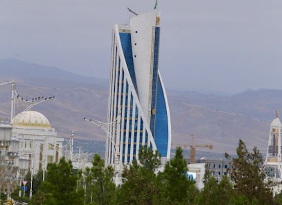 turkmenistan/sumbar-valley/landmark/independence-park