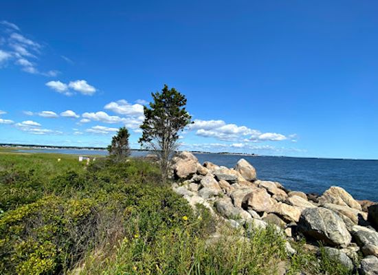 connecticut/hammonasset-beach-state-park/landmark/meigs-point-nature-center