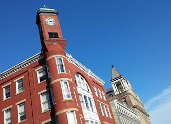 virginia/staunton/landmark/clocktower-eats-sweets