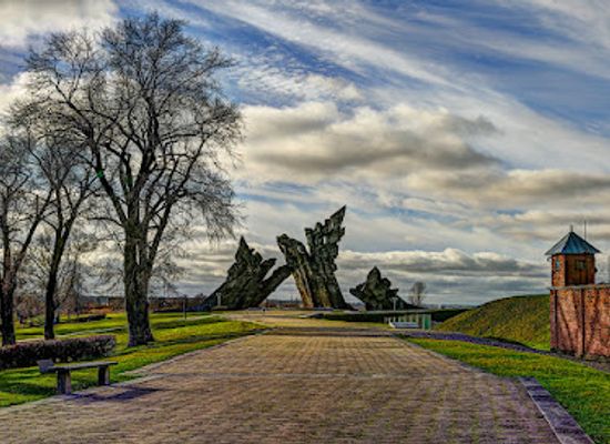 lithuania/kaunas/old-town-senamiestis/landmark/monument-to-commemorate-the-victims-of-nazism
