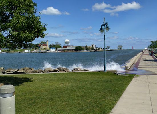 wisconsin/kenosha/landmark/navy-memorial-park