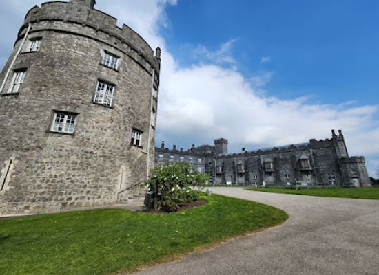 ireland/county-kilkenny/landmark/kilkenny-castle-park