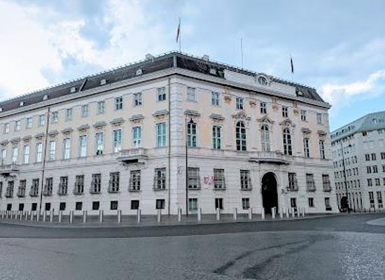 austria/vienna/landmark/federal-chancery-ballhausplatz