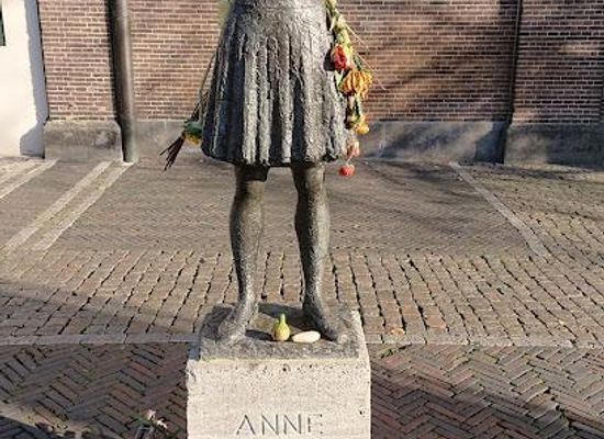 netherlands/rotterdam/landmark/statue-of-anne-frank