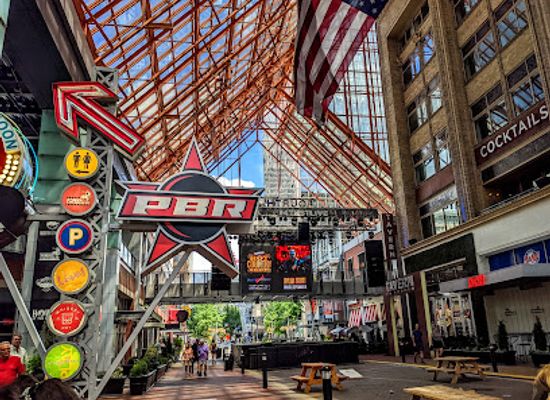 kentucky/louisville/landmark/fourth-street-live