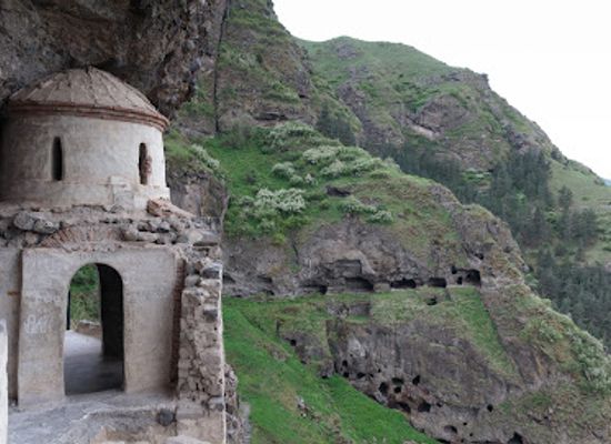 georgia/uplistsikhe/landmark/vanis-kvabebi
