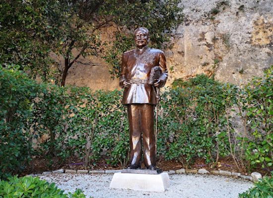 monaco/monte-carlo/landmark/statue-prince-rainier-iii