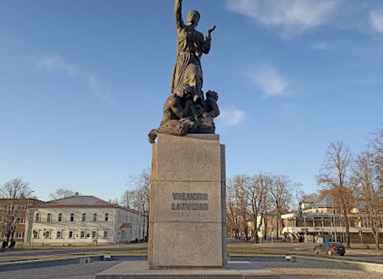 latvia/livonia/landmark/vienoti-latvijai-piemineklis-latgales-atbrivotajiem