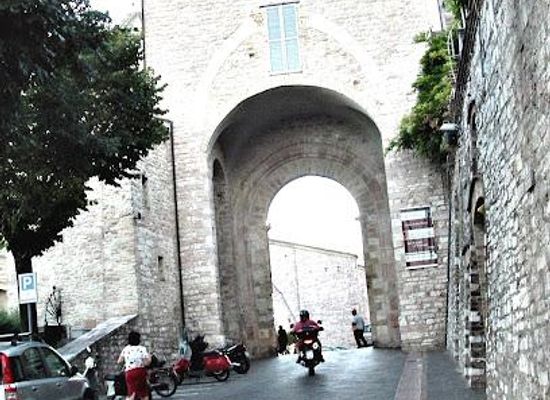 italy/perugia/landmark/piazza-porta-nuova