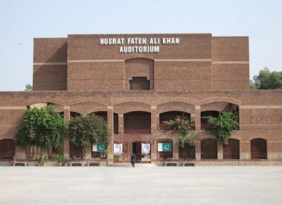 pakistan/faisalabad/landmark/nusrat-fateh-ali-khan-auditorium