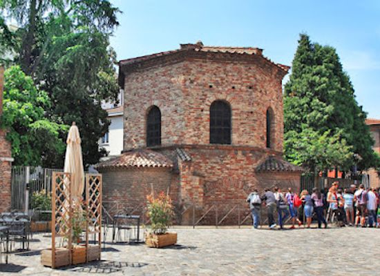 italy/ravenna/landmark/piazzetta-degli-ariani