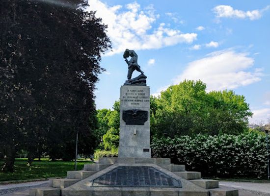 italy/milan/landmark/monumento-ai-caduti-alpini