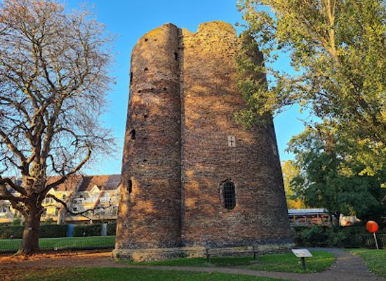 united-kingdom/the-broads/attraction/cow-tower-2