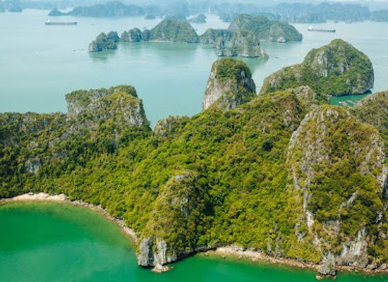 vietnam/ha-long-bay/landmark/thuy-phi-co-hai-au