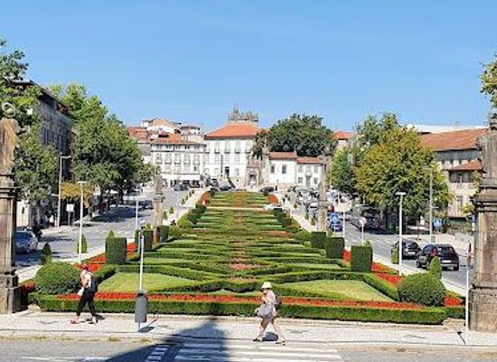 portugal/minho/landmark/largo-da-republica-do-brasil