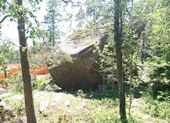 finland/espoo/matinkyla/landmark/finnoo-boulder-natural-monument