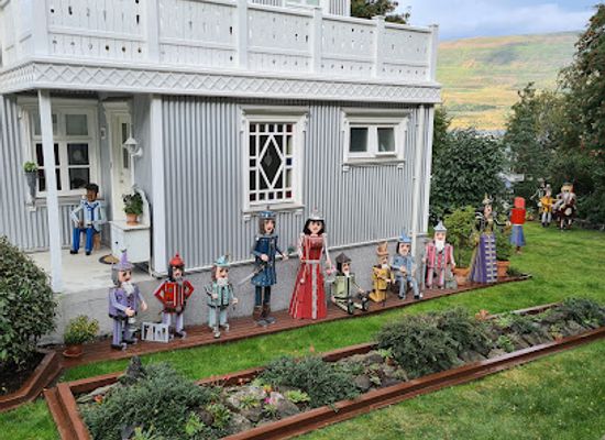 iceland/akureyri-area/landmark/fairytale-figures