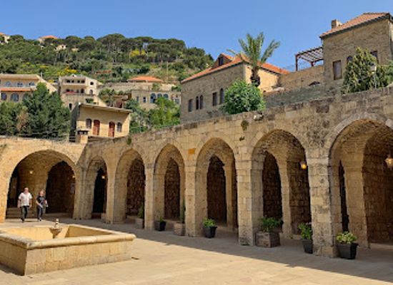 lebanon/chouf/landmark/al-midan-dany-chamoun-square
