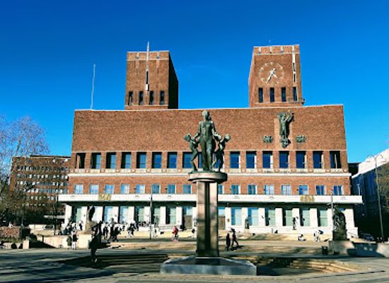 norway/oslo/sentrum/landmark/fountains-at-city-hall-square