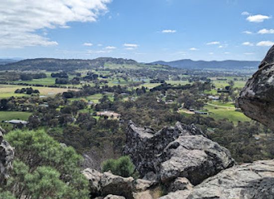 australia/central-victoria/landmark/hanging-rock
