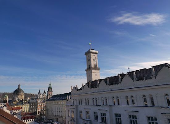 ukraine/lviv/landmark/ohlyadovyy-maydanchyk-na-ratushi
