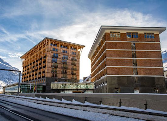 switzerland/uri/landmark/radisson-blu-hotel-reussen-andermatt