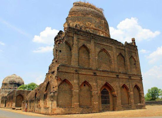india/karnataka/landmark/bahmani-tombs-bidar-district-karnataka-india