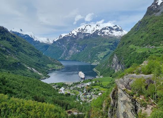 norway/geirangerfjord/landmark/queen-s-chair