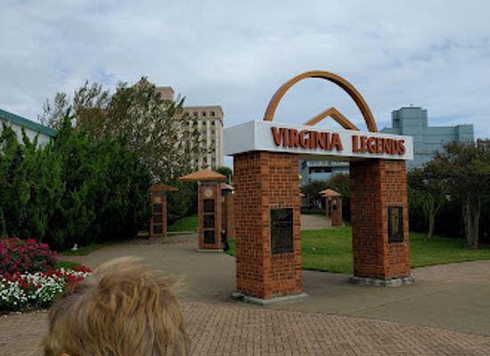 virginia/virginia-beach/town-center/landmark/virginia-legends-walk