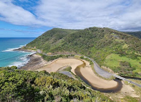 australia/great-ocean-road/landmark/st-georges-river-lookout