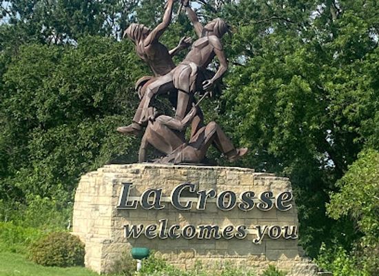 wisconsin/driftless-area/landmark/indian-la-crosse-player-statue