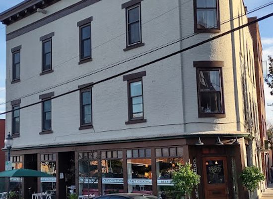 new-york/saratoga-springs/landmark/hamlet-ghost