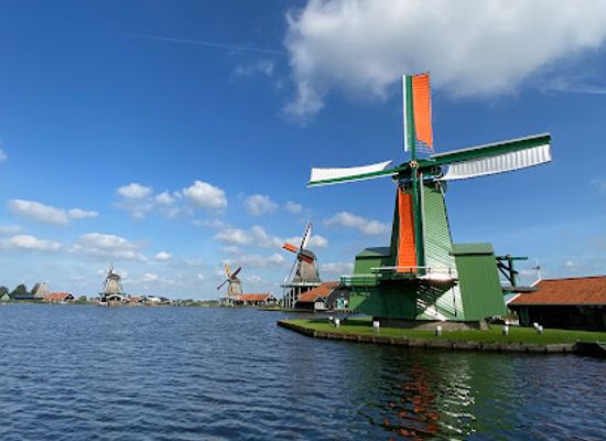 netherlands/zaanse-schans/landmark/houtzaagmolen-de-gekroonde-poelenburg