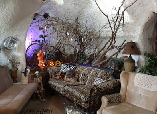 oklahoma/tulsa-metropolitan-area/landmark/the-cave-house-linda-collier