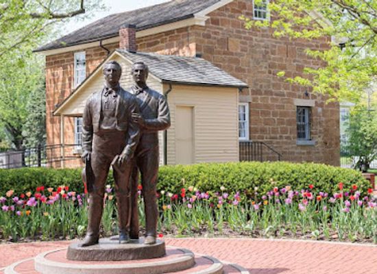 illinois/western-illinois/landmark/carthage-jail