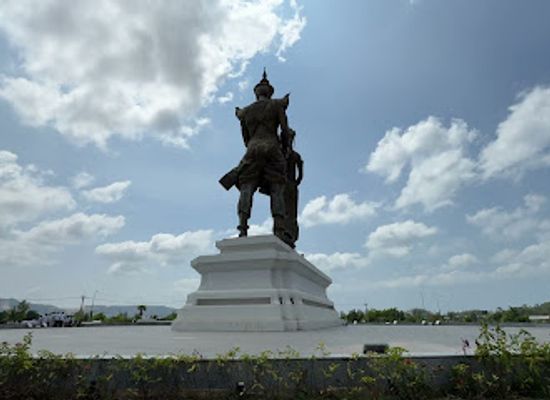 cambodia/sihanoukville/victory-beach/landmark/rkong-vmol-pra-thong-nang-nak
