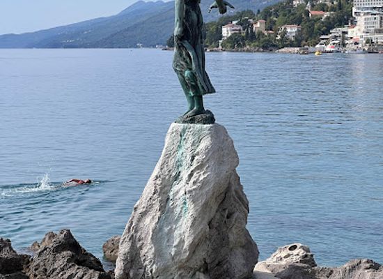 slovenia/littoral/landmark/maiden-with-the-seagull
