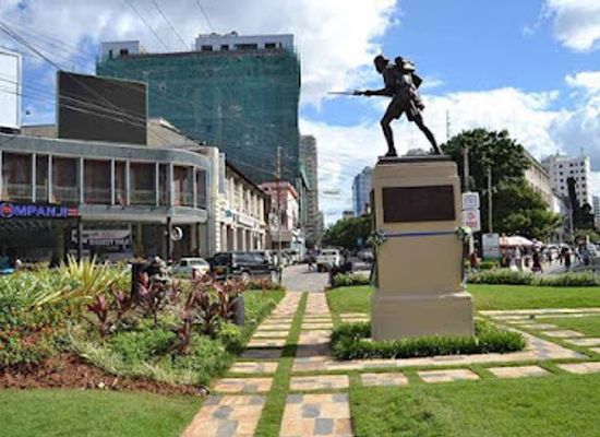 tanzania/dar-es-salaam/landmark/askari-monument