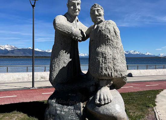 chile/puerto-natales/landmark/amores-de-viento-en-natales