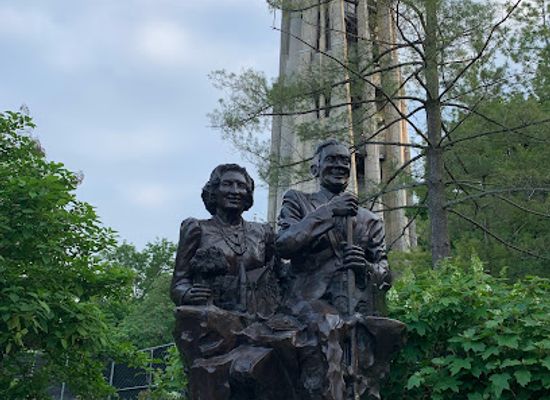 illinois/aurora/landmark/millennium-statue