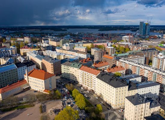 finland/helsinki/kallio/landmark/torkkeli-green